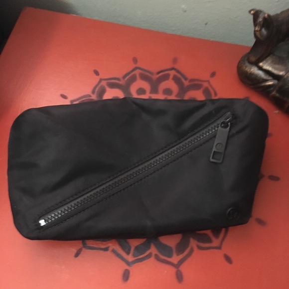 lululemon athletica Handbags - Lululemon black fanny pack